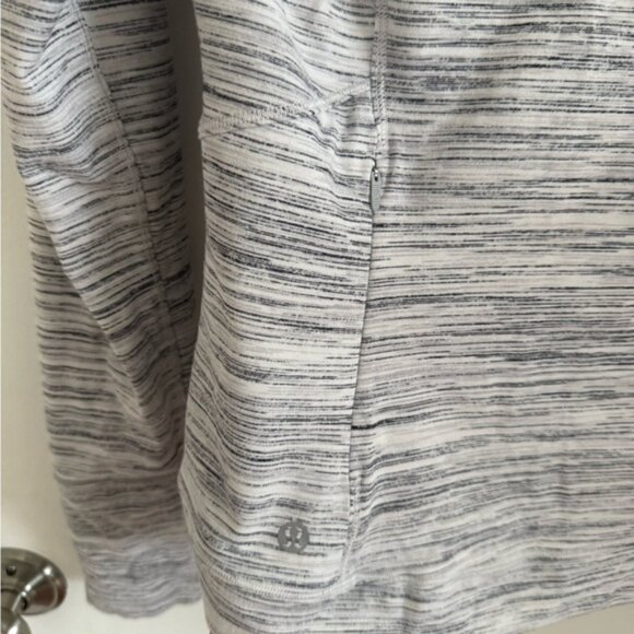 Lululemon fitted long sleeve - Picture 5 of 6